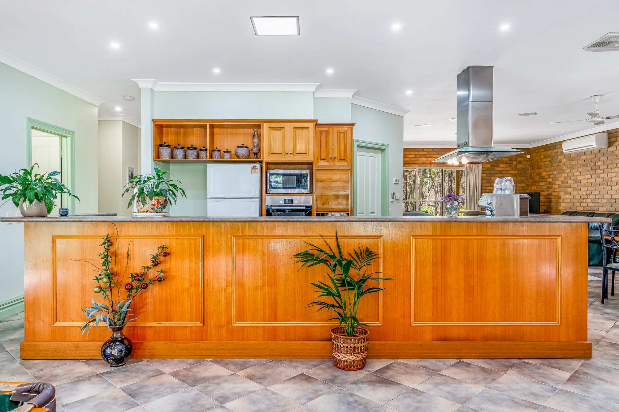 The Timber Bar Kitchen — Flambient Editing